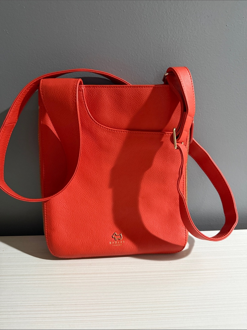 Radley London pockets zip top crossbody bag $ 200 - Picture 2 of 11